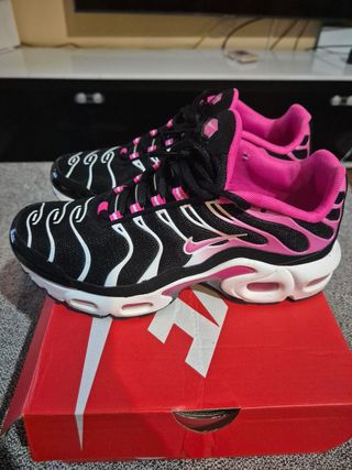 Nike Air Max Plus Negro y Rosa