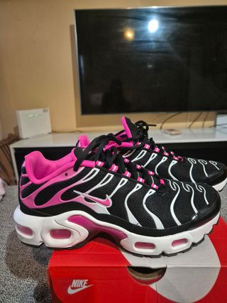 Nike Air Max Plus Negro y Rosa