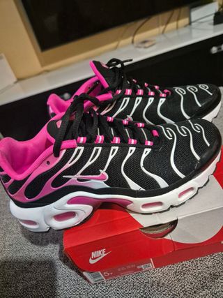 Nike Air Max Plus Negro y Rosa