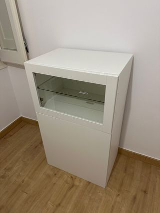 Vitrina IKEA Blanca con Puerta de Cristal