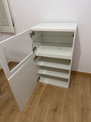 Vitrina IKEA Blanca con Puerta de Cristal