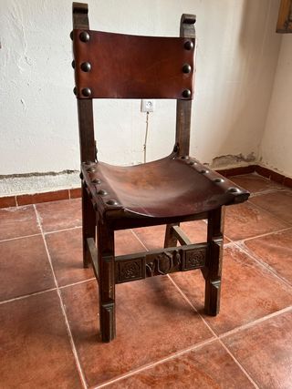 6 Sillas de madera y cuero