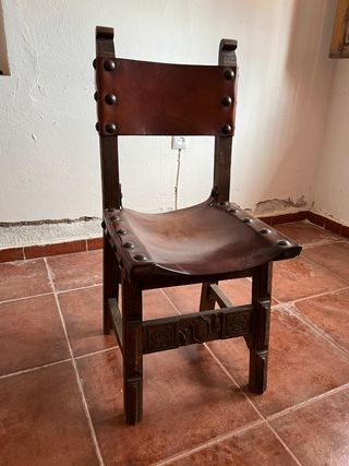 6 Sillas de madera y cuero