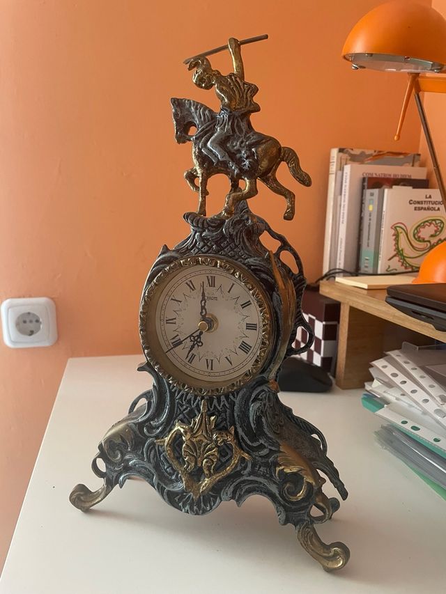 Reloj de sobremesa decorativo