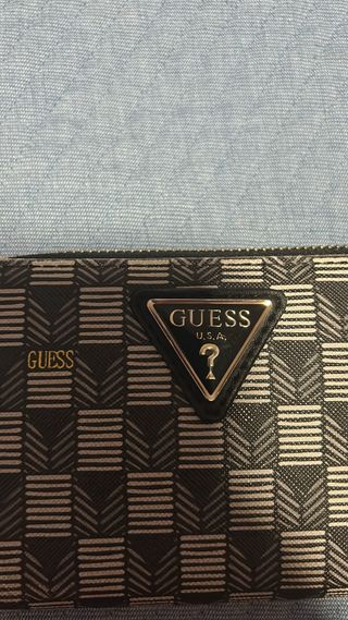 Monedero Guess Negro y Blanco