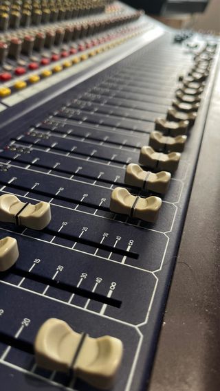 Mesa de Mezclas Midas Venice F32