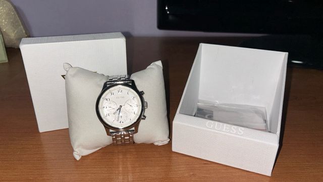 Reloj Guess Plateado