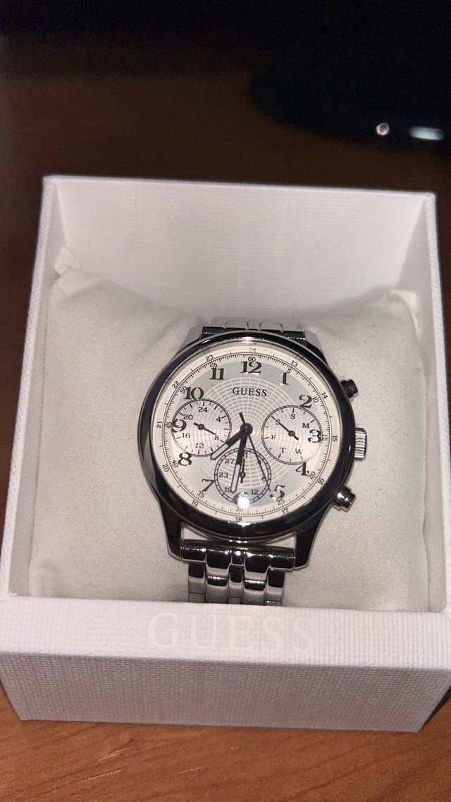 Reloj Guess Plateado