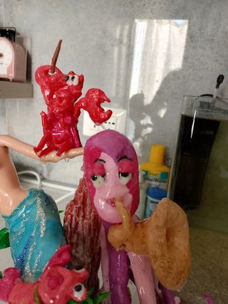 Ariel con banda musicale pesci