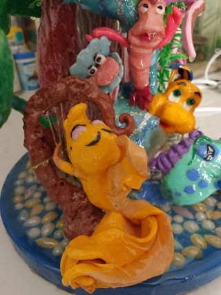 Ariel con banda musicale pesci