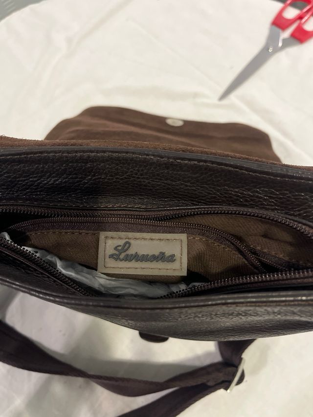 Bolso de piel marrón