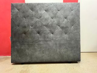 Cabezal tapizado gris para cama 135