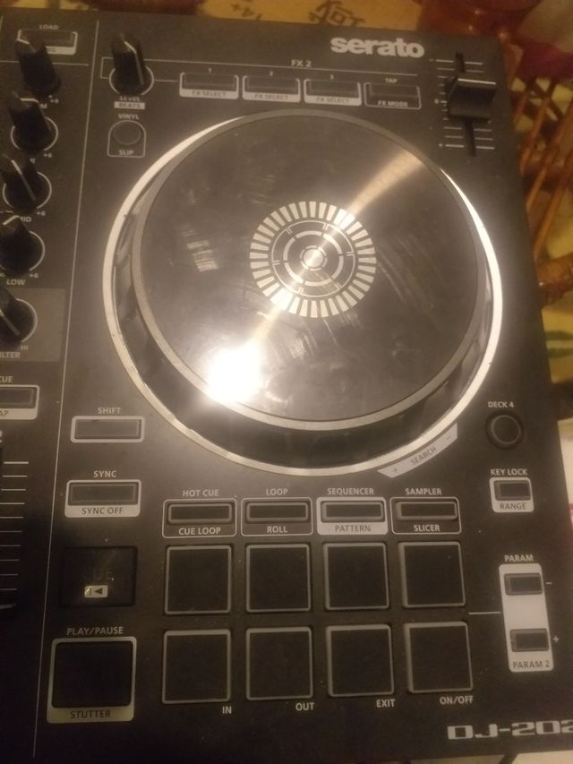 Mesa DJ Roland DJ-202 Profesional