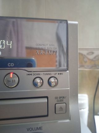 MINICADENA MARCA AIWA MODELO XR-EM71 COLOR GRIS