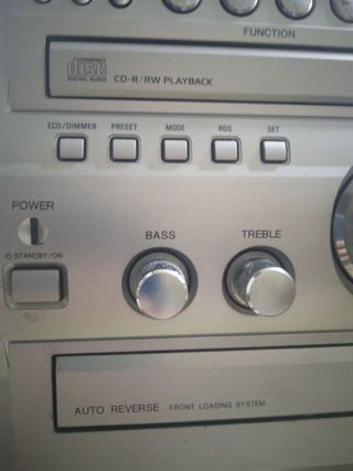 MINICADENA MARCA AIWA MODELO XR-EM71 COLOR GRIS