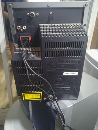 MINICADENA MARCA AIWA MODELO XR-EM71 COLOR GRIS