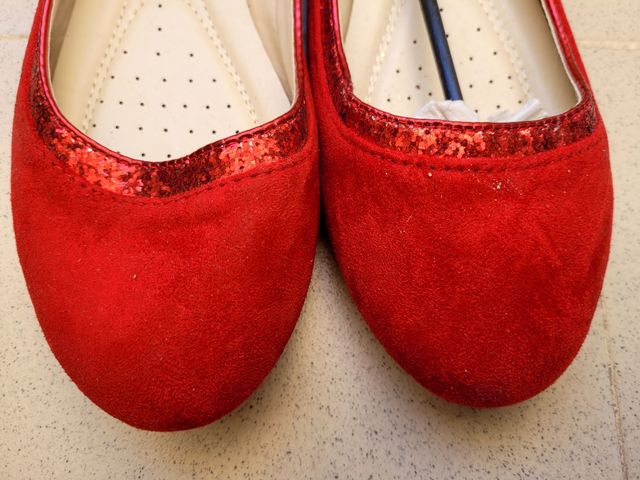 MANOLETINAS ROJAS CON LENTEJUELAS.