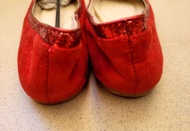 MANOLETINAS ROJAS CON LENTEJUELAS.