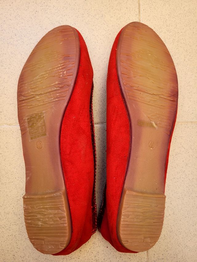 MANOLETINAS ROJAS CON LENTEJUELAS.