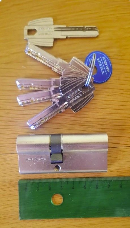 Bombín TESA T60 40/30 + 5 llaves