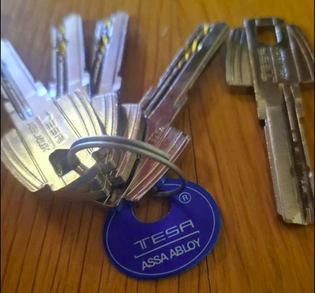 Bombín TESA T60 40/30 + 5 llaves