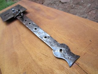 Cerradura antigua con cierre forja, portón s. XIX