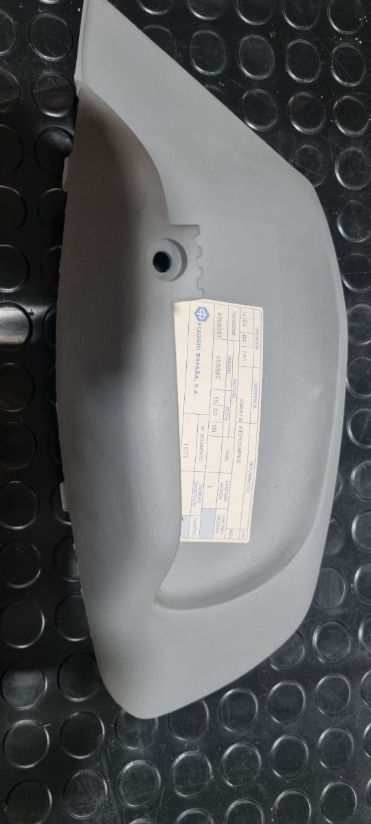 Posapies izquierdo piaggio skipper 1995