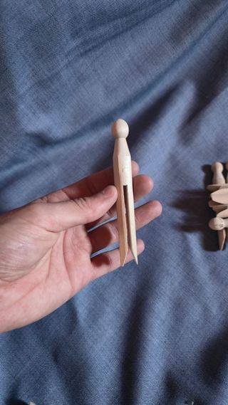 Molde de madeira para roupa