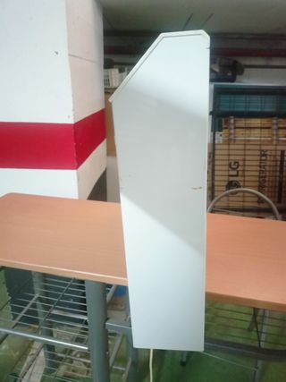 Mesa alta con 2 taburetes