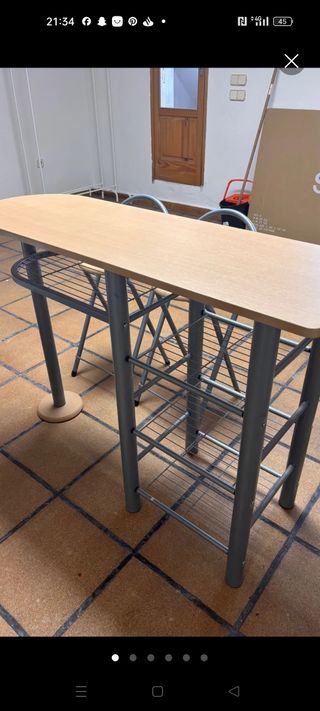 Mesa alta con 2 taburetes