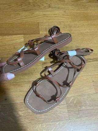 Sandalias Oysho Marrones