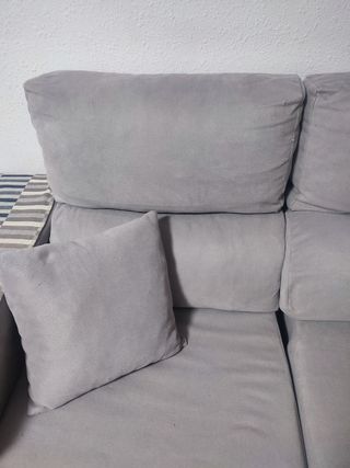 Sofá gris de tela