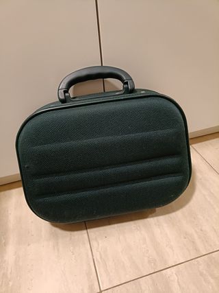 Maletín neceser de viaje verde
