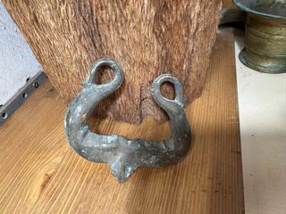 Llamador de puerta antiguo de bronce siglo XIX