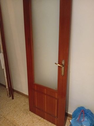Puerta madera con crista de cocina 
l