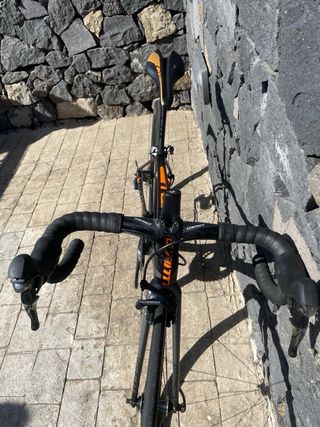 Bicicleta de carretera Giant Negra/Naranja