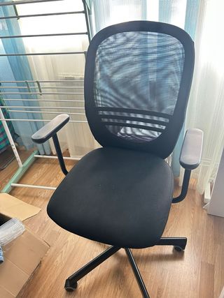 Silla de oficina ergonómica negra