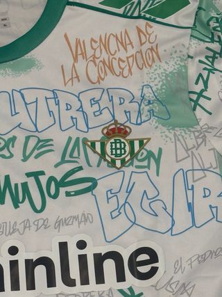 Camiseta Hummel Deportiva Blanca y Verde