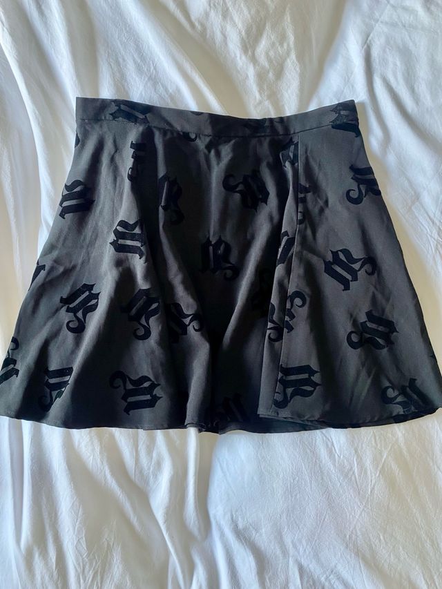 Falda H&M negra con estampado