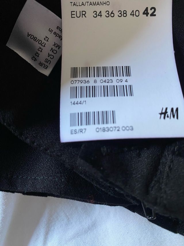 Falda H&M negra con estampado