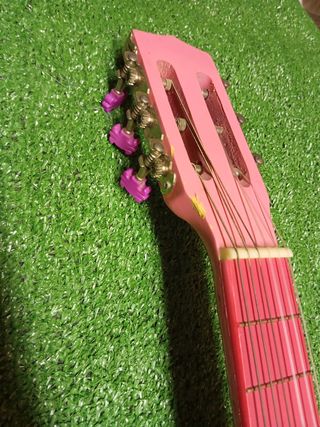 Guitarra rosa 