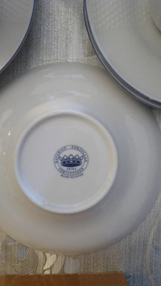 Vajilla de porcelana 28 piezas pintada a mano.