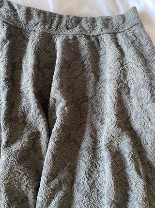 Falda corta Abercrombie Gris Evasé Texturizada