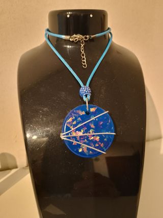 Collana tonda glitterata blu