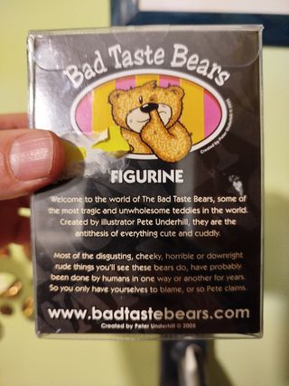 Orsetto Hardy con casco e secchiello