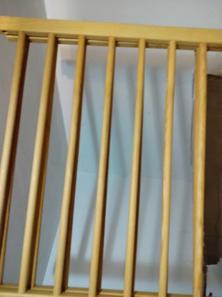 Cuna de bebé de madera