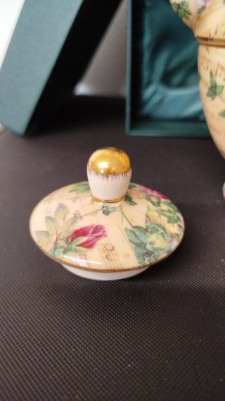 Teiera e tazza da tè in ceramica