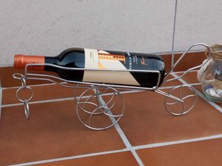 Botellero de metal para vino