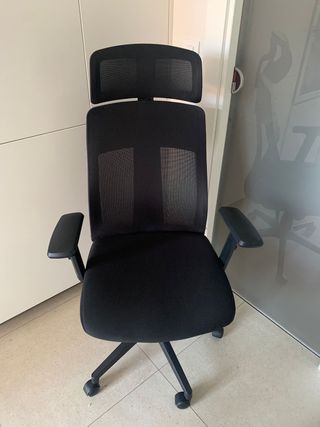 Silla de oficina con cabezal - como nueva