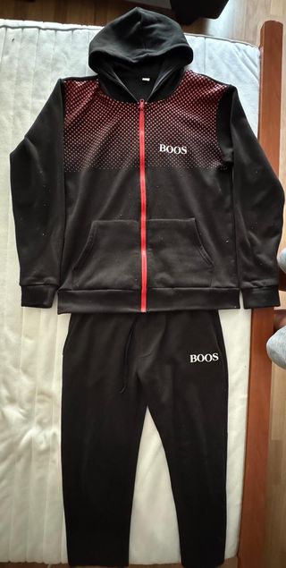 Conjunto Boos negro con detalles rojos